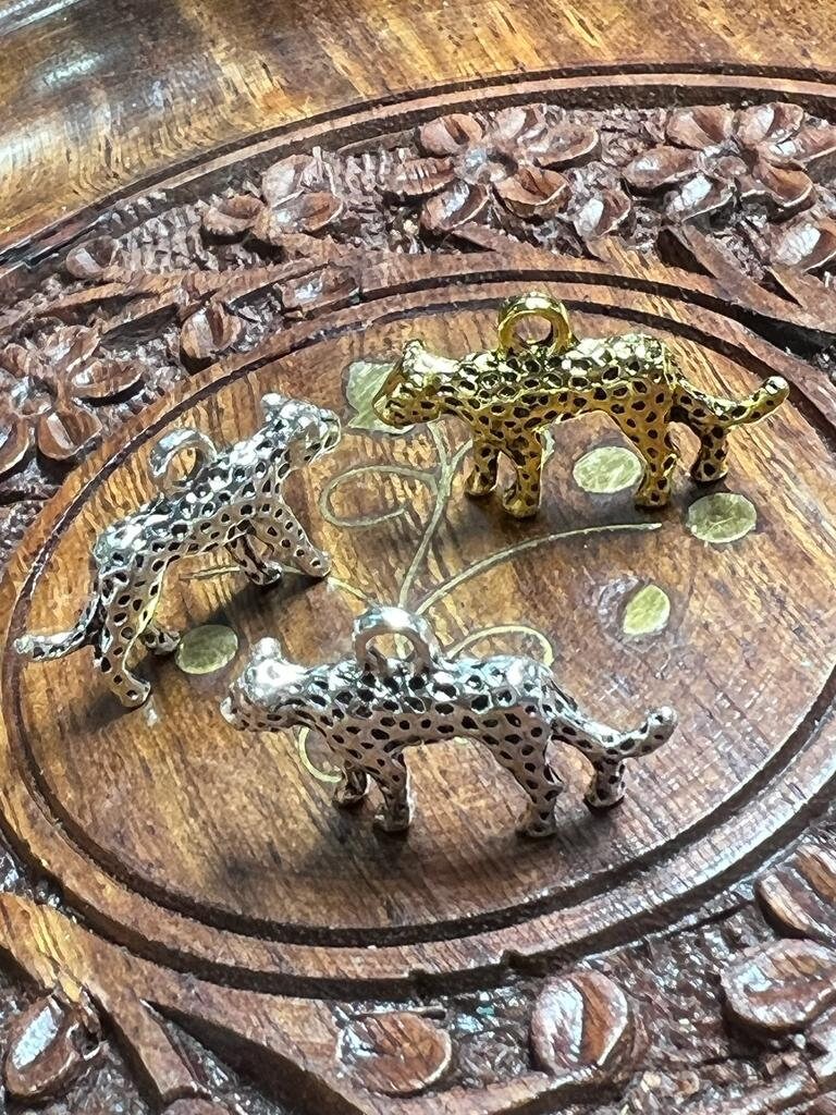 1x Double Sided Detailed Gold / Silver Plated Cheetah / Leopard Charm / 1 Charm