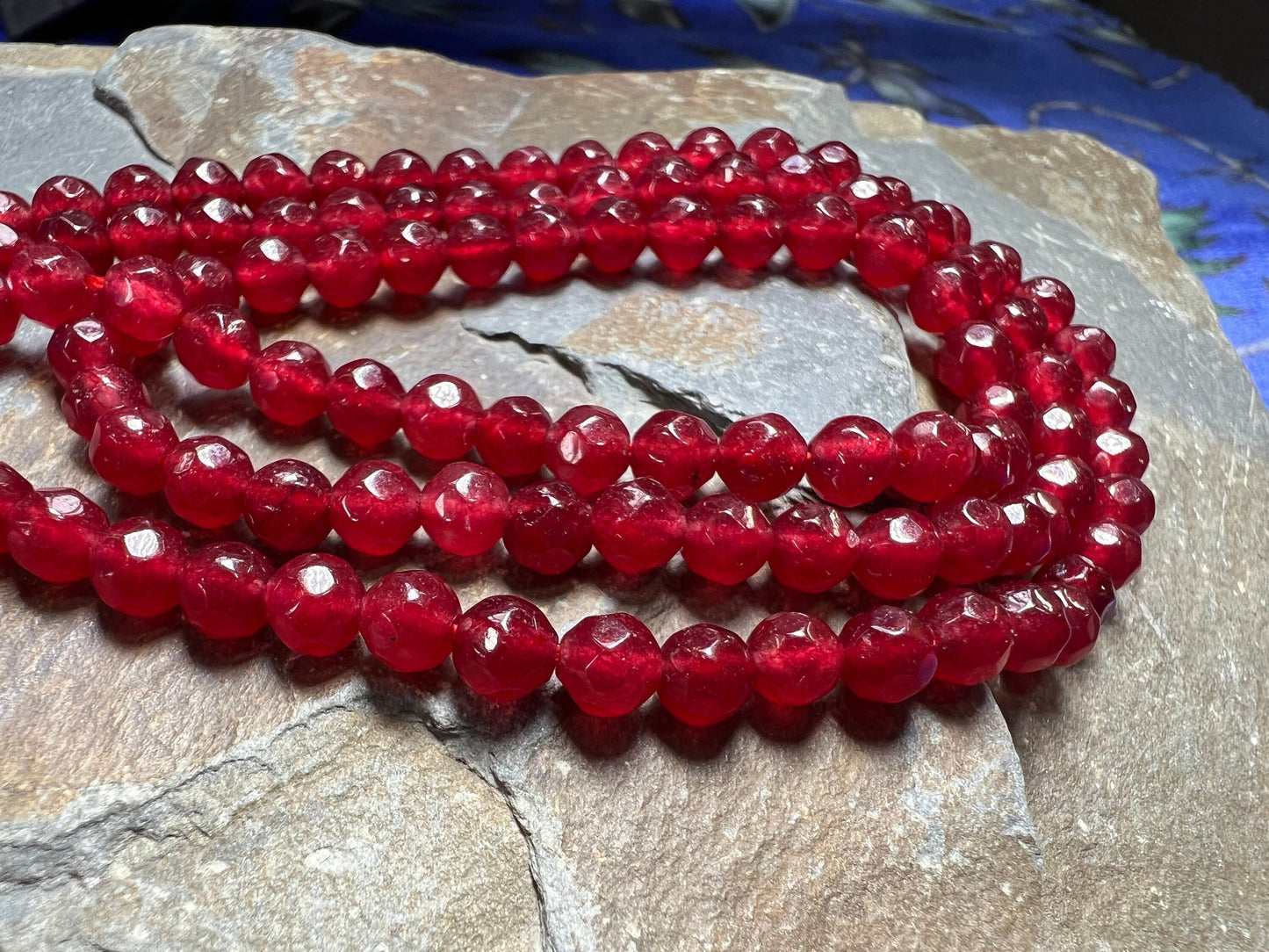 6 x Faceted Red Agate round beads 4mm / Agate Gemstone beads / 6 beads
