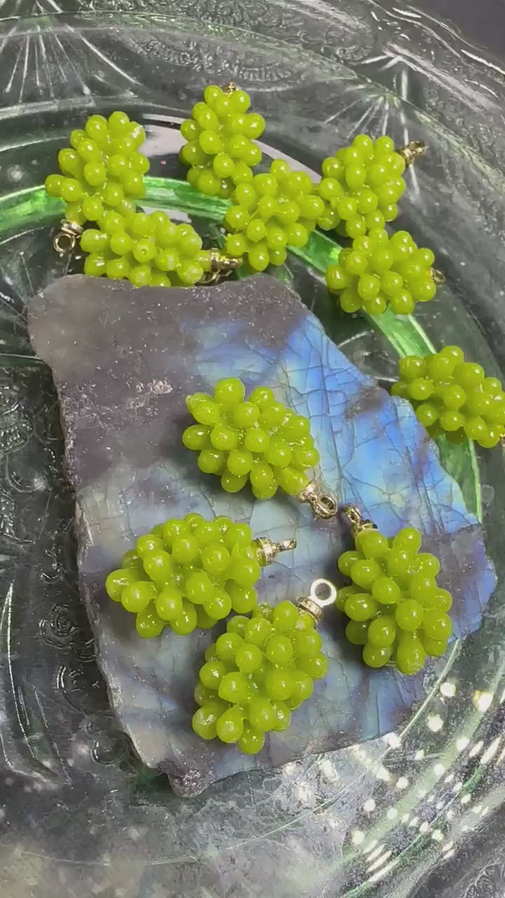 Gorgeous cute resin green Grapes charms 18mm / Fruit charms