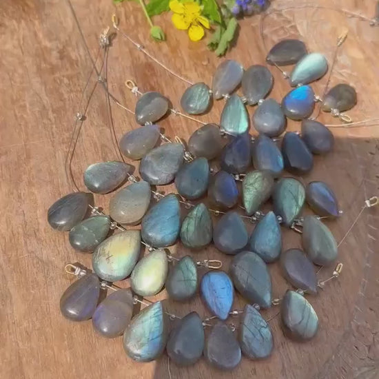 Set of 5 large focal Labradorite Flashy smooth rustic  handcut Briolette Teardrop Beads 14-18mm approx / Flashy Labradorite  100% Natural