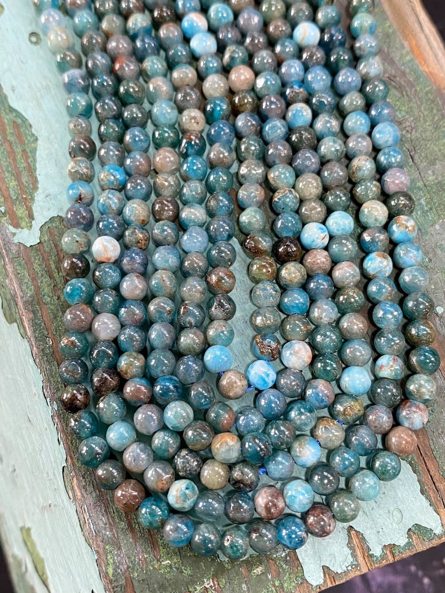 Neon Blue natural Rustic Apatite Round Beads / Teal Gemstone Beads Sea Ocean Blue Gemstone Beads 4mm beads