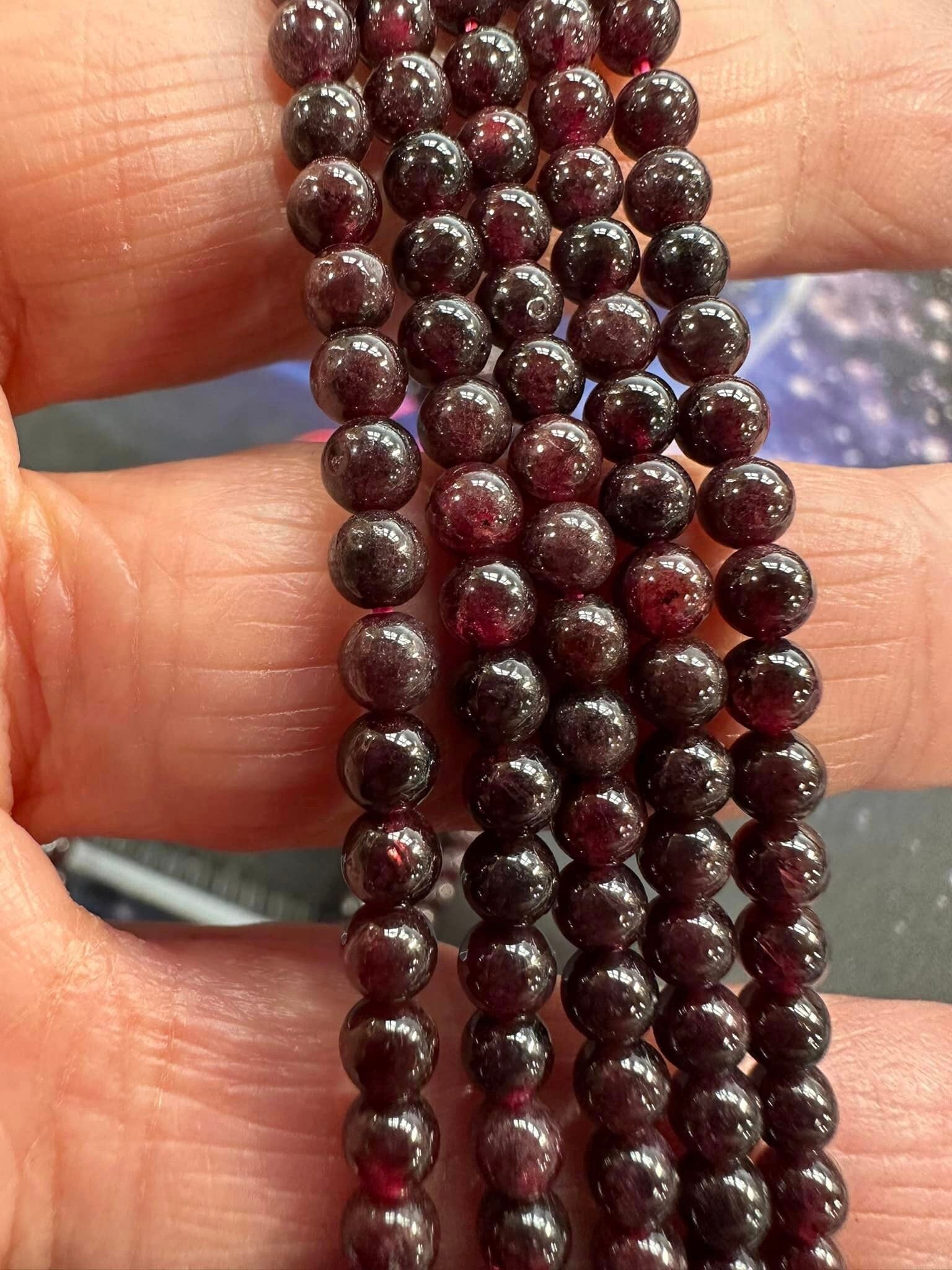 Garnet Gemstone Round Beads / Natural Garnet Beads / Deep Shiny Burgundy red / Choose size / beads 4mm / 15.5 INCH